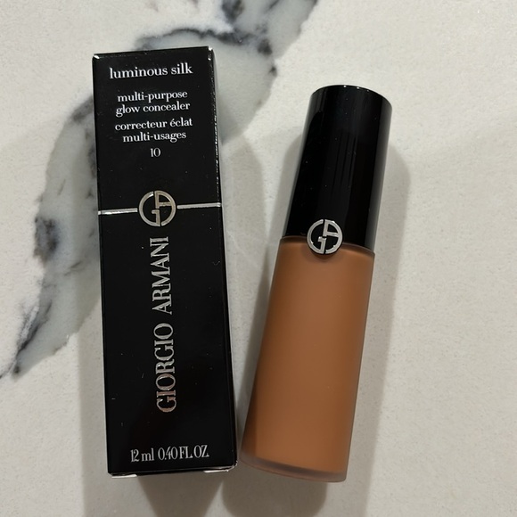 New Armani Luminous Silk concealer shade 10 - Picture 4 of 7